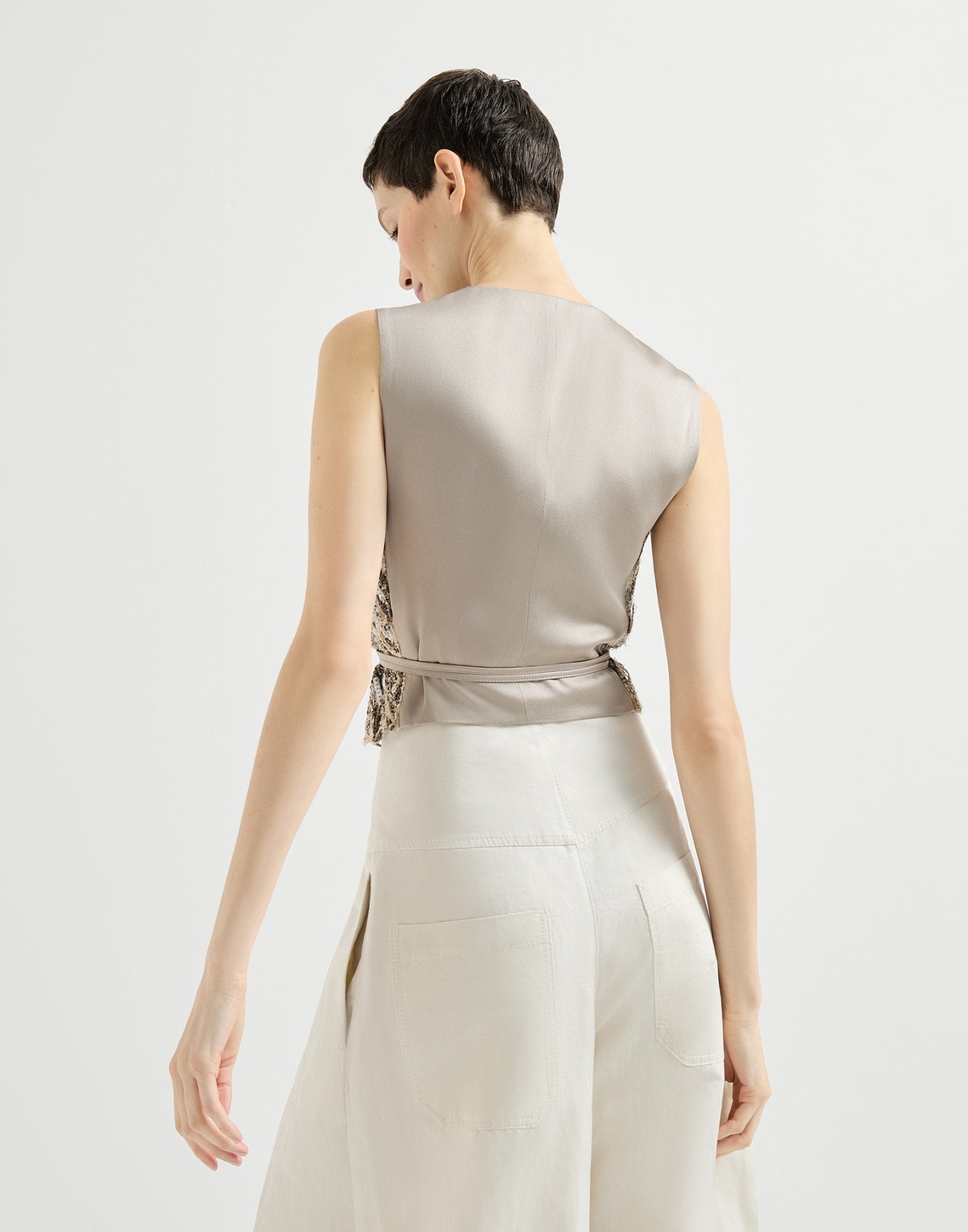 Dazzling chevron embroidery vest in paper yarn, linen and silk