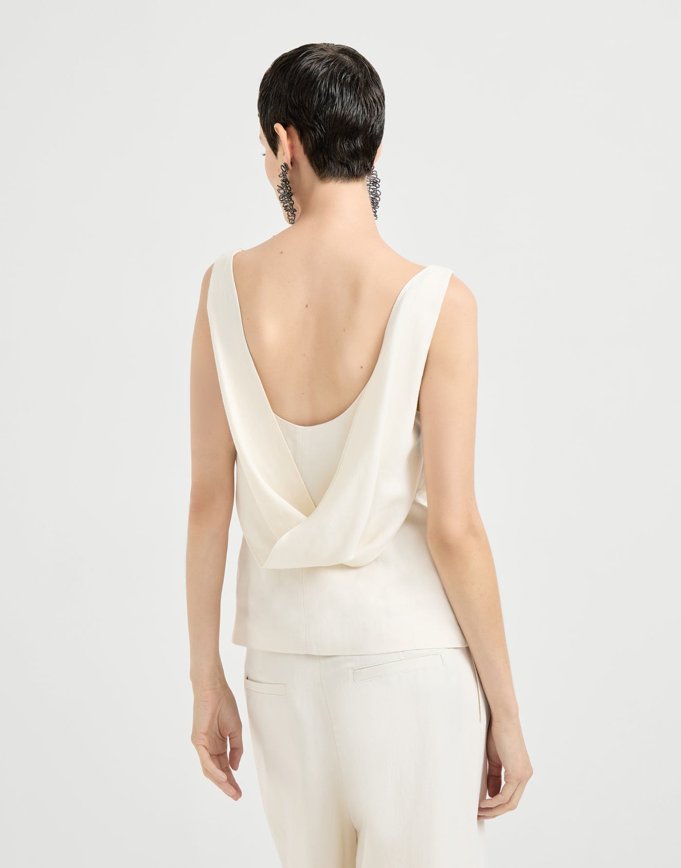 Viscose and linen fluid twill top