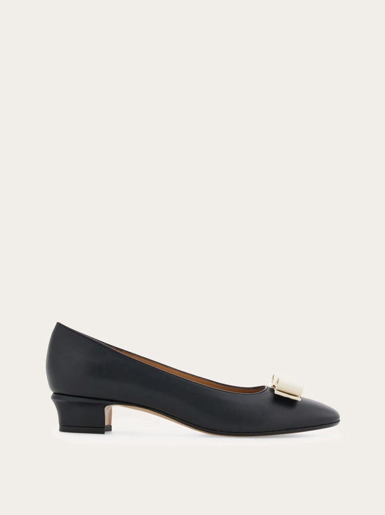 Vara bow block heel pump