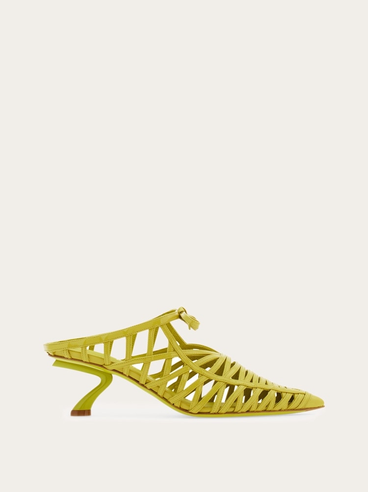 S-shaped heel mule