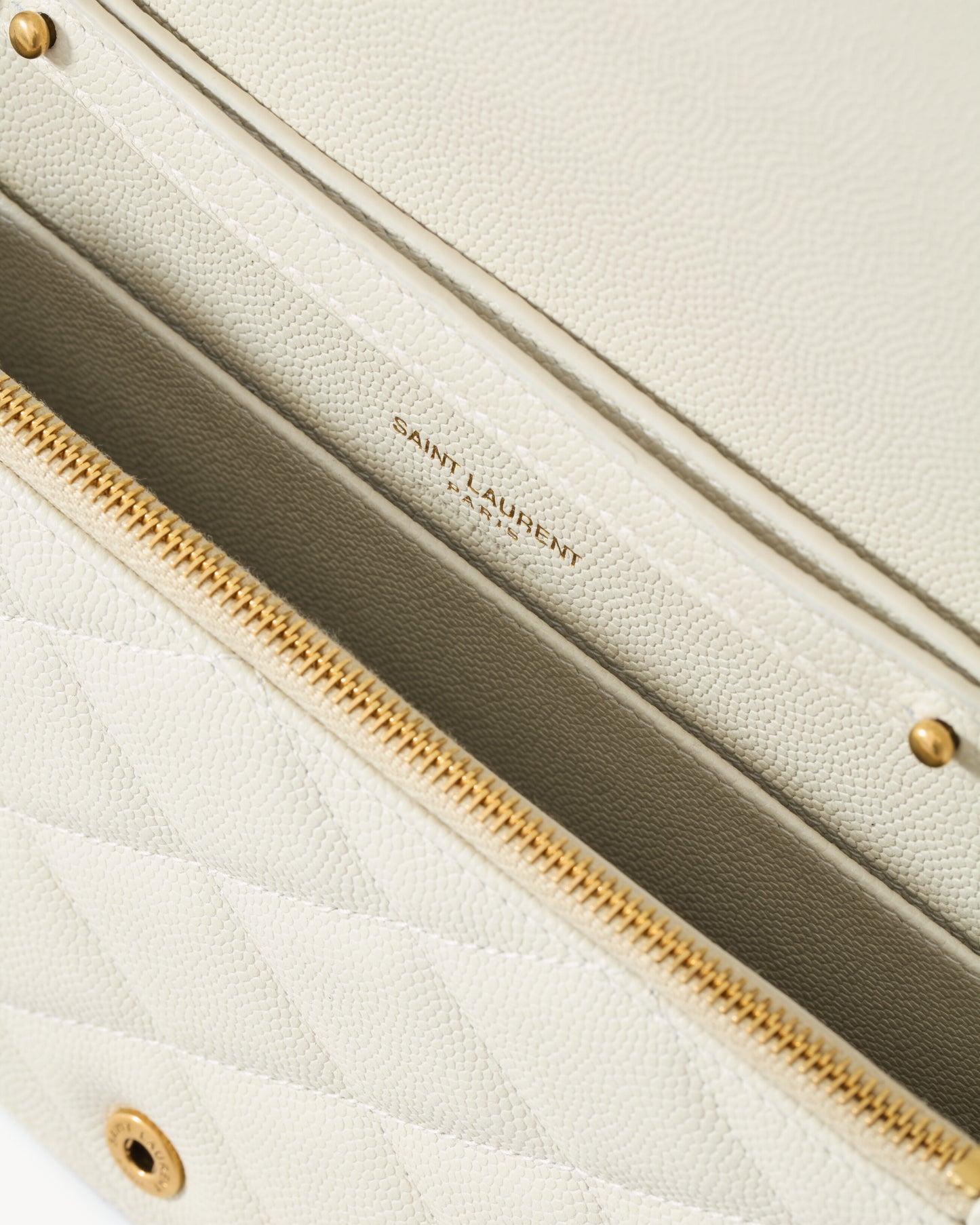 PARIS chain wallet in GRAIN DE POUDRE leather