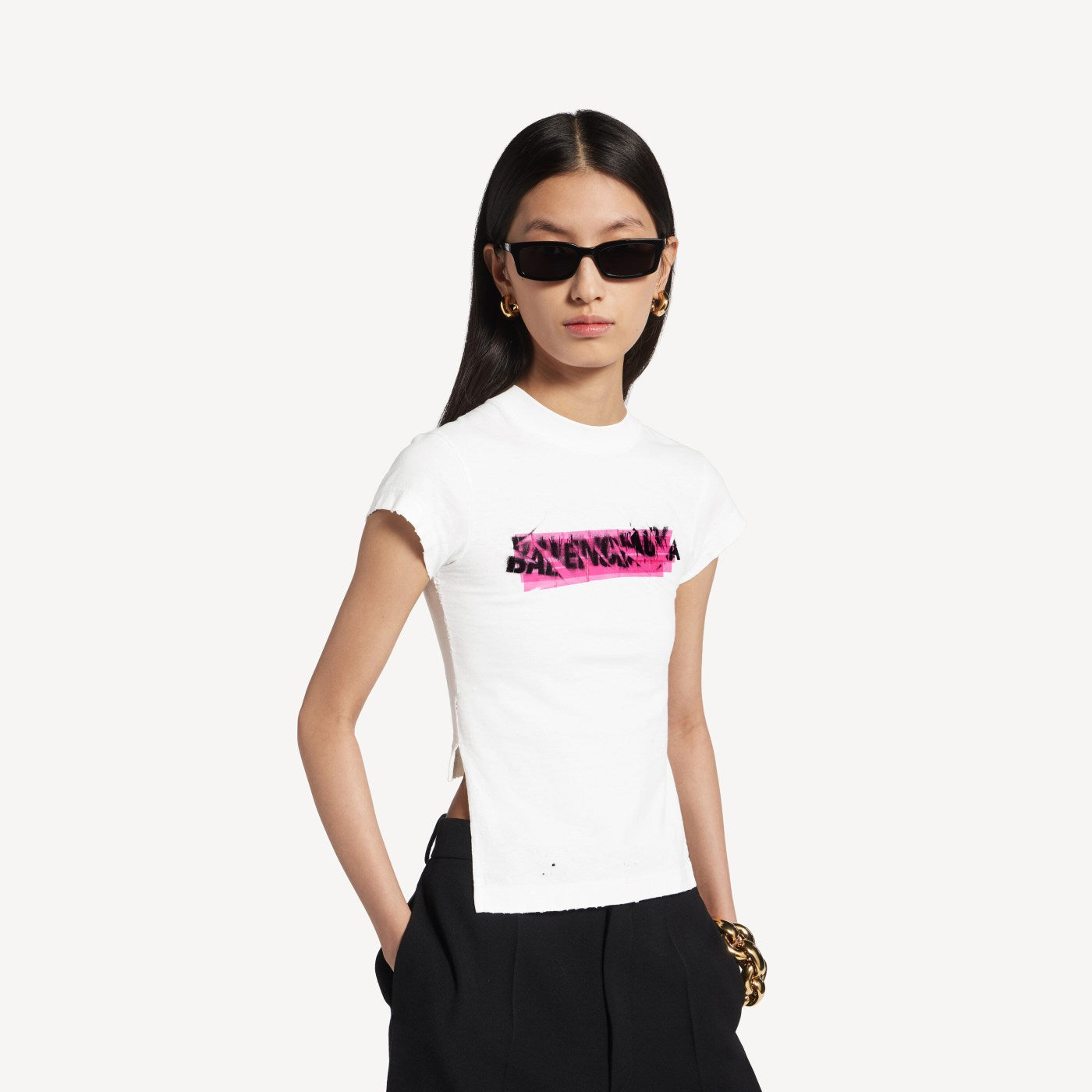Messy spray chopped back t-shirt