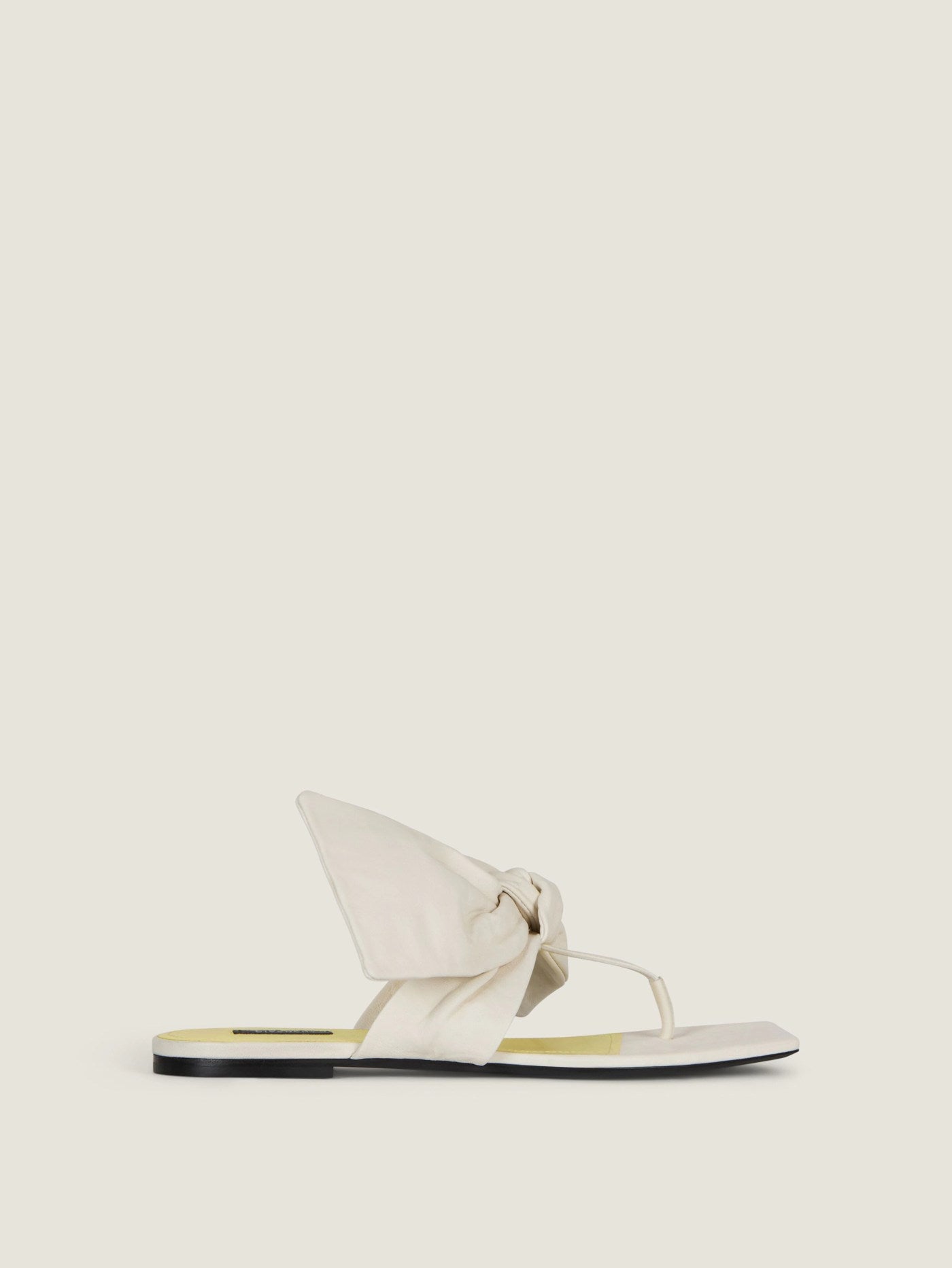 Boudoir thongs in nappa leather with bow