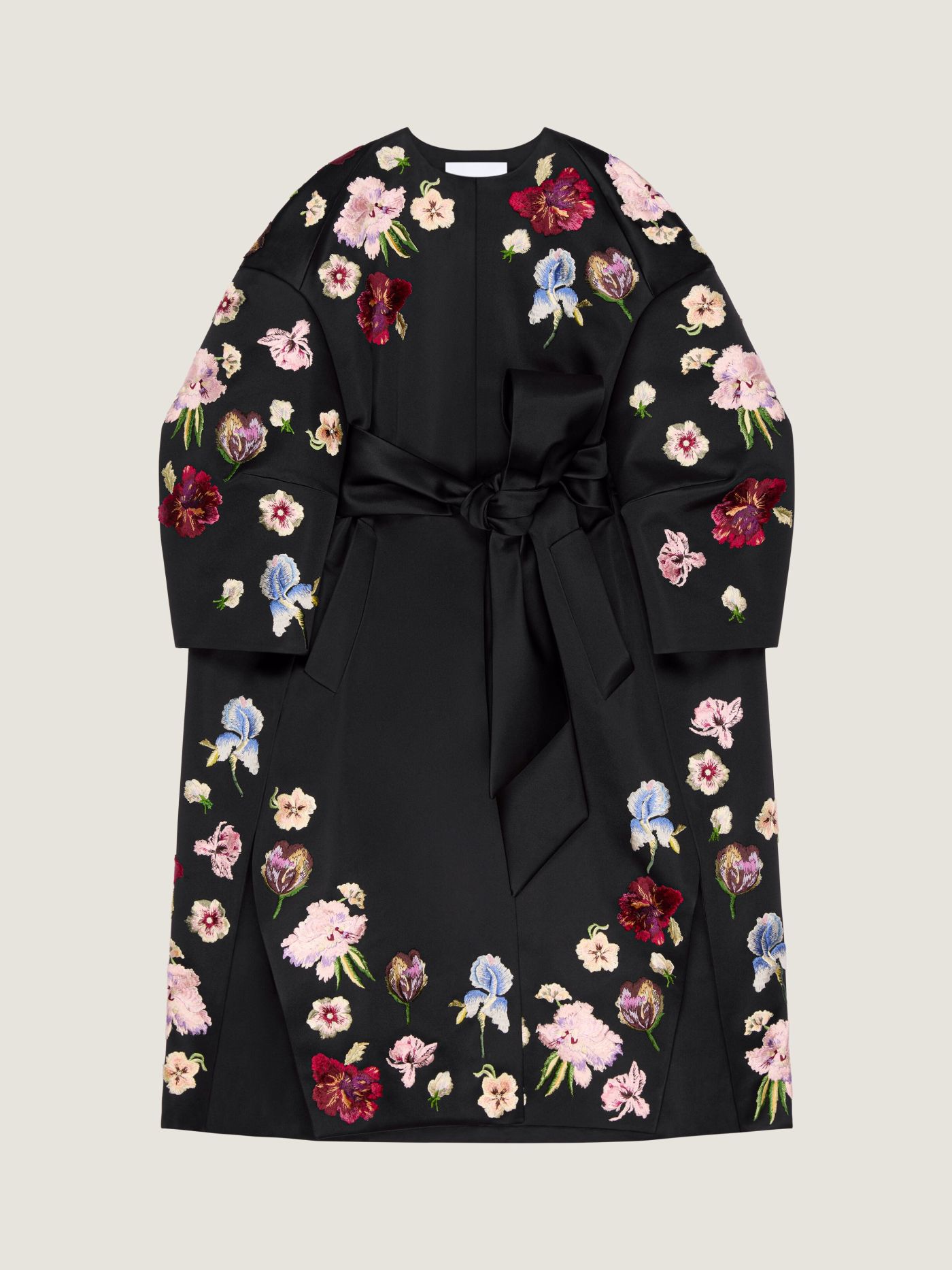 Cocoon coat in satin with embroideries