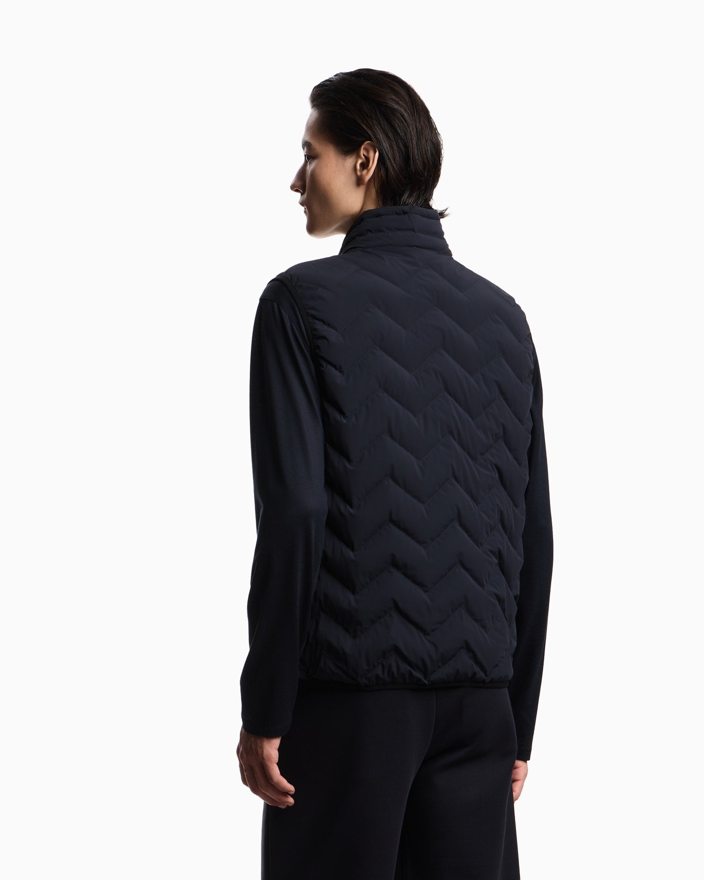 Nylon down jacket sleeveless with a chevron quilt Essential
