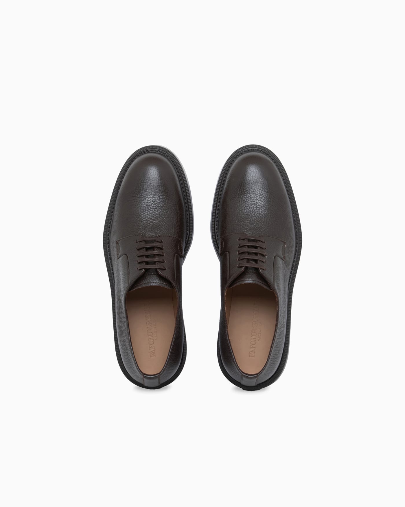 Lace-up shoes in grained leather with a rubber sole