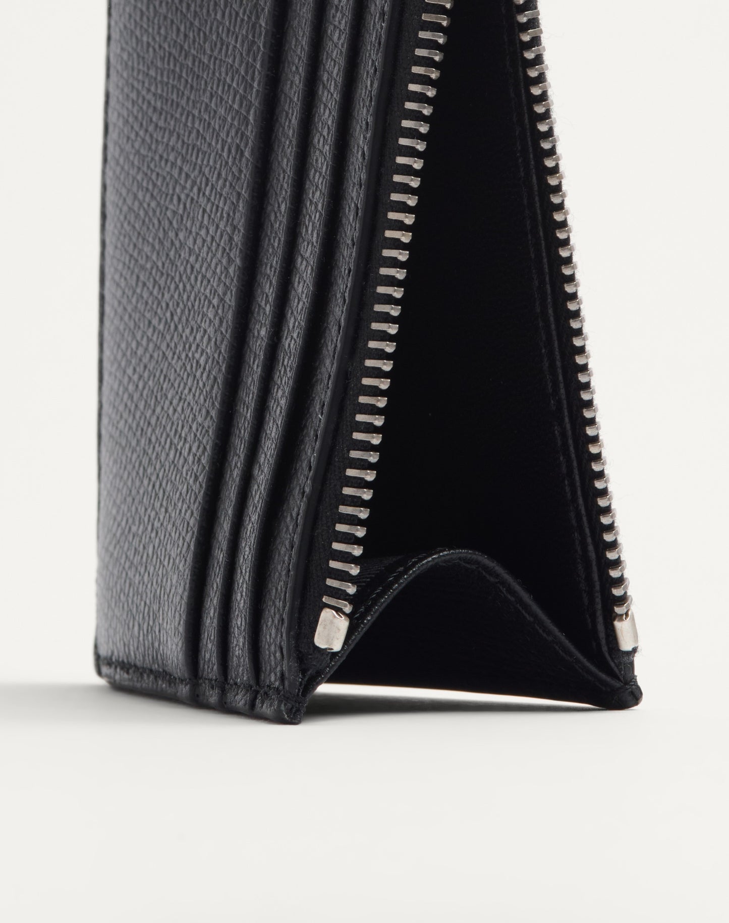 Valentino Garavani Vlogo Signature Cardholder In Grainy Calfskin