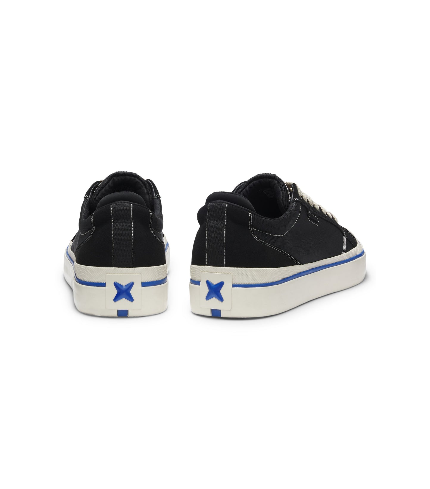 Low-top trainers with blue-line outsole