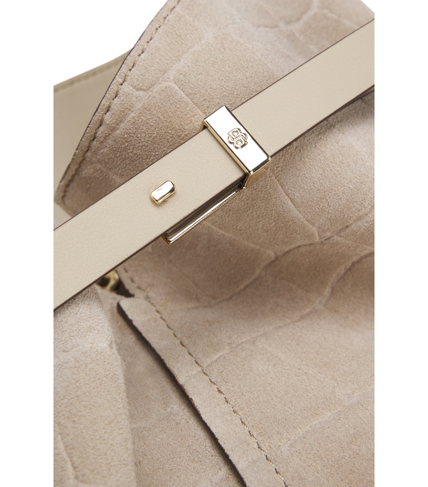 Sleek leather shoulder bag with smooth finish