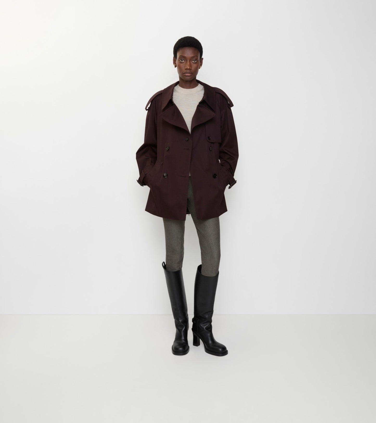 Short Gabardine Fitzrovia Trench Coat in Wine red