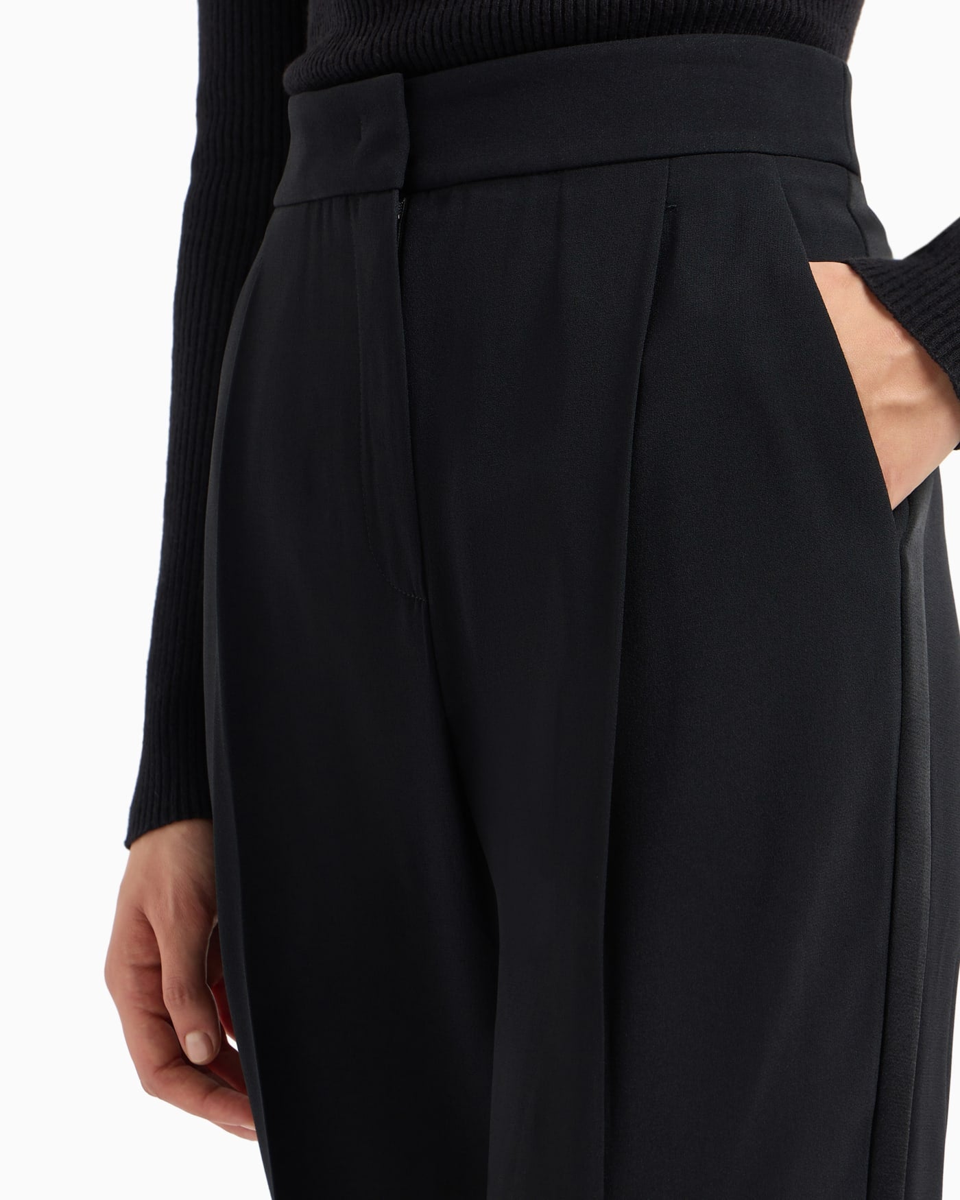 Envers-satin trousers with pleats