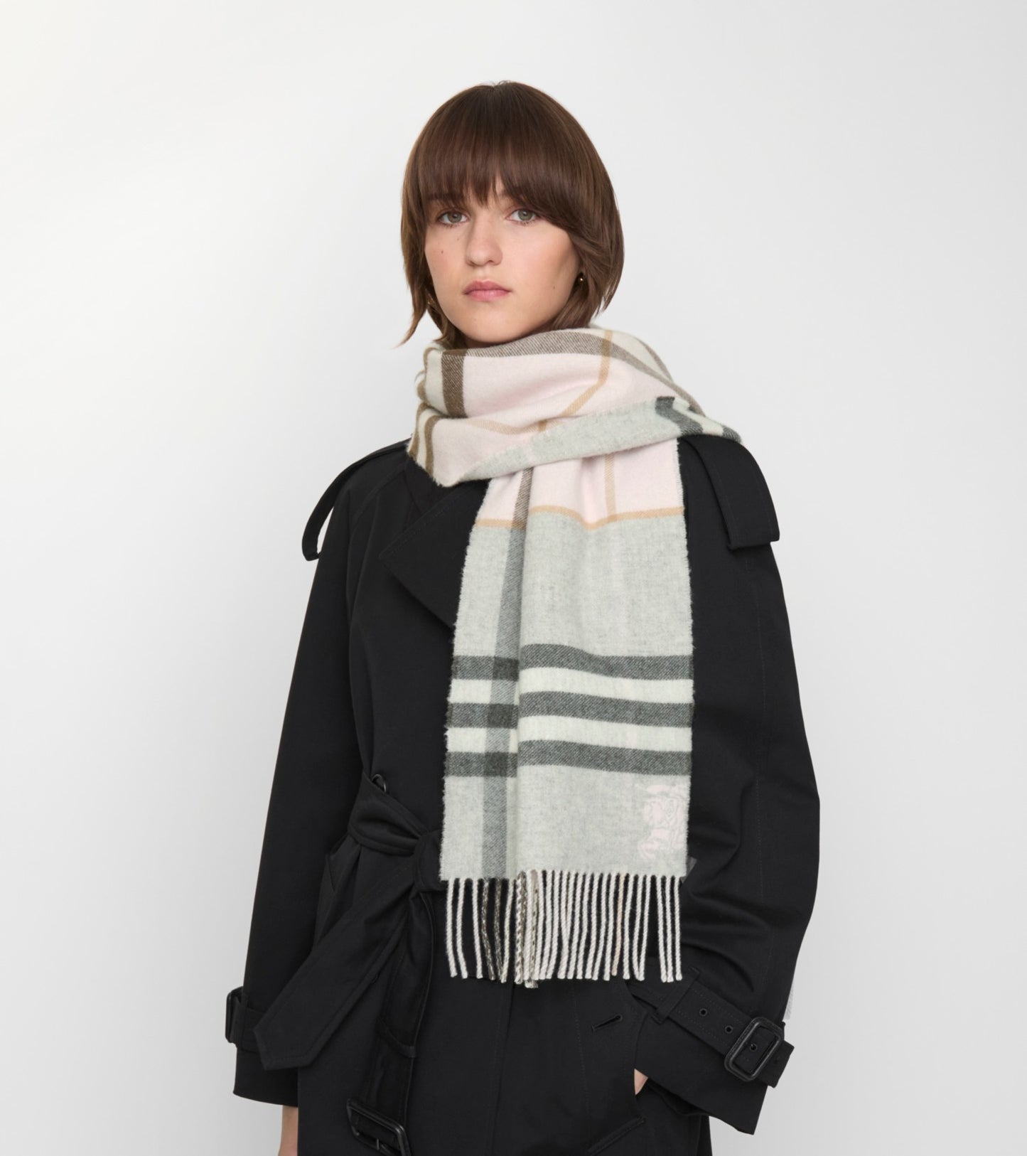 Contrast Check Cashmere Scarf in Bow pink/mitten grey