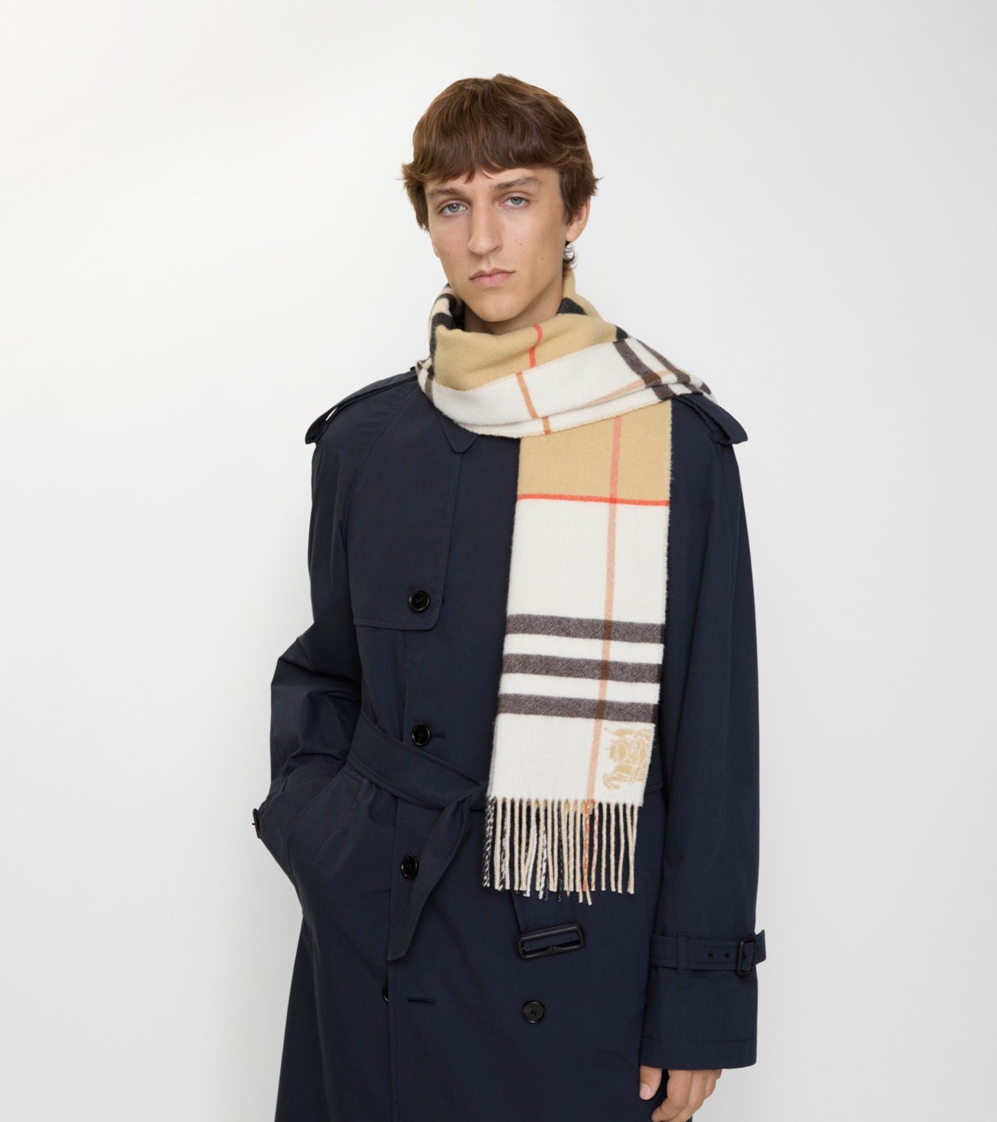 Contrast Check Cashmere Scarf in Sand beige/pebble white