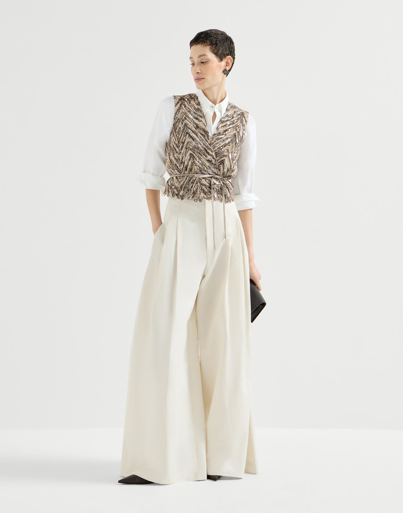 Dazzling chevron embroidery vest in paper yarn, linen and silk