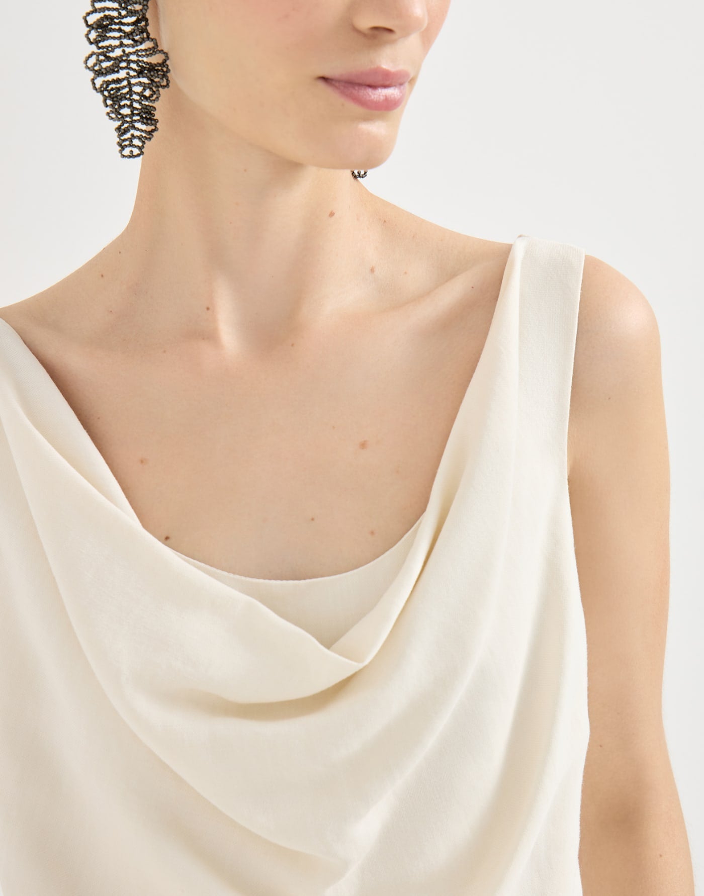 Viscose and linen fluid twill top