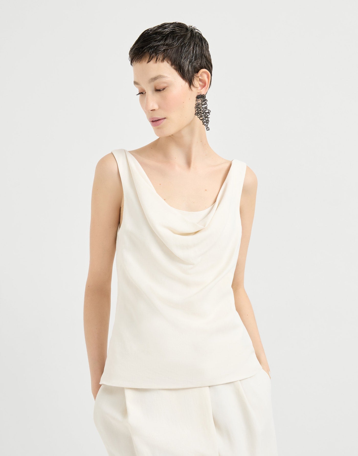 Viscose and linen fluid twill top