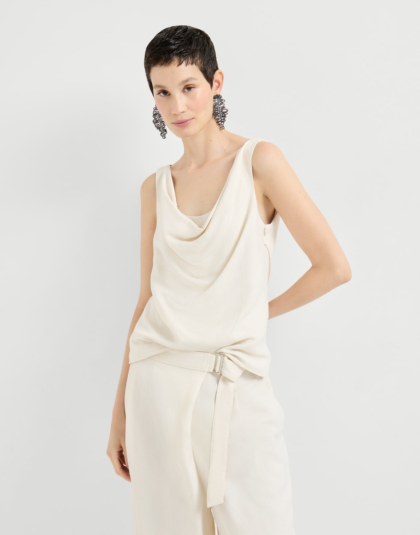 Viscose and linen fluid twill top
