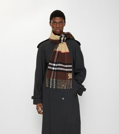 Contrast Check Cashmere Scarf in Sand beige/treacle brown