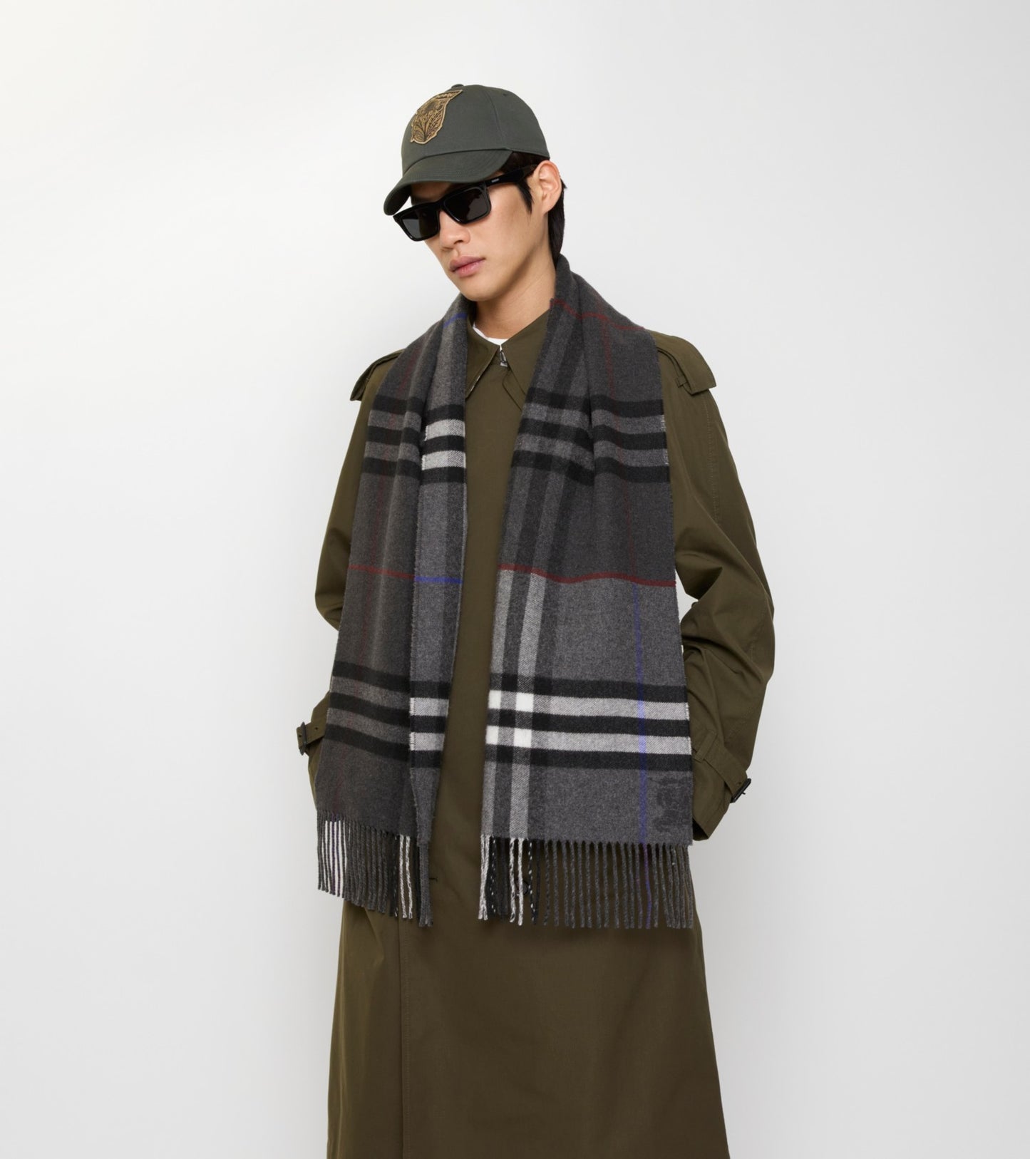 Contrast Check Cashmere Scarf in Marlborough grey/charcoal grey