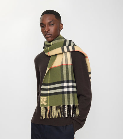 Contrast Check Cashmere Scarf in Pea green/sand