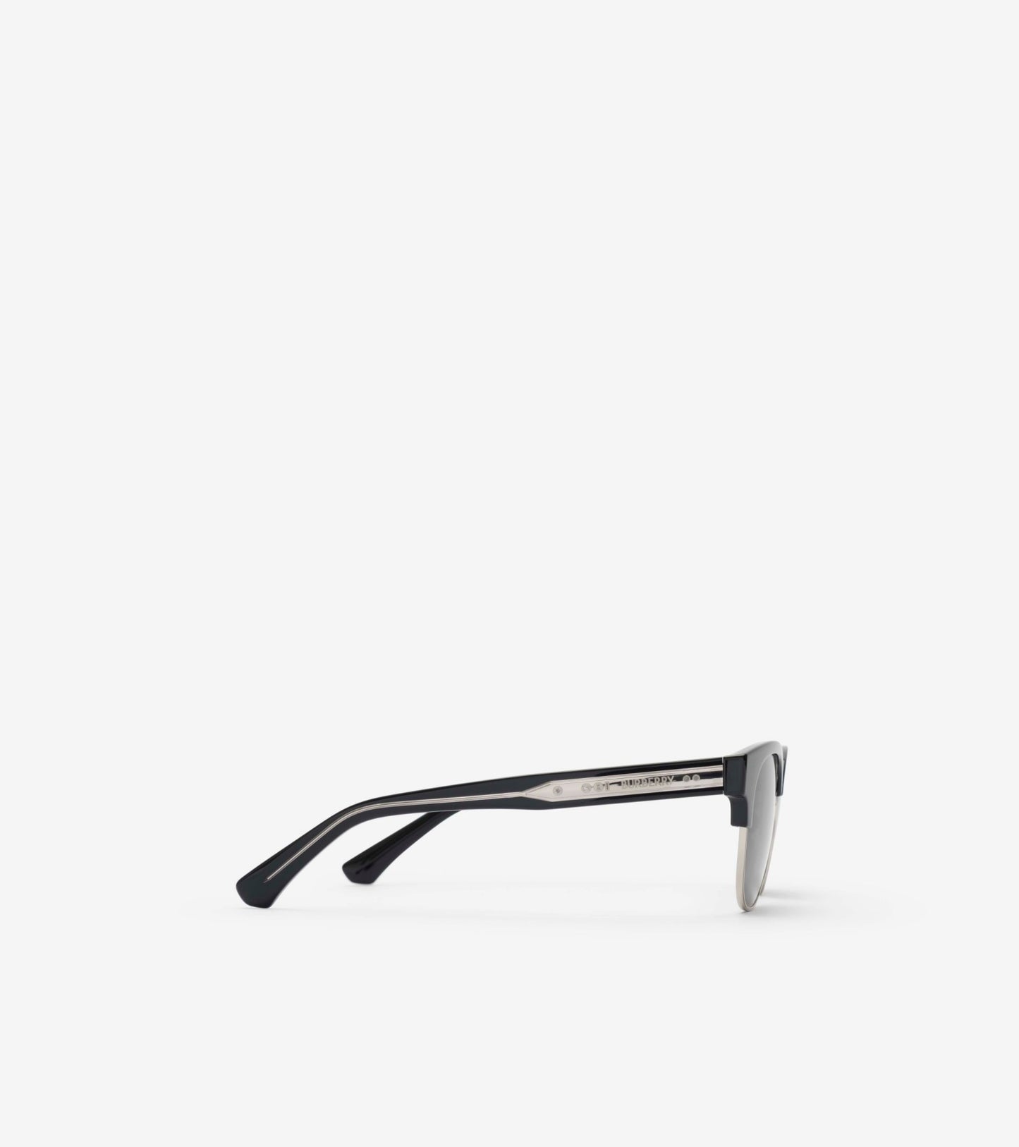 Classic Round Sunglasses in Black