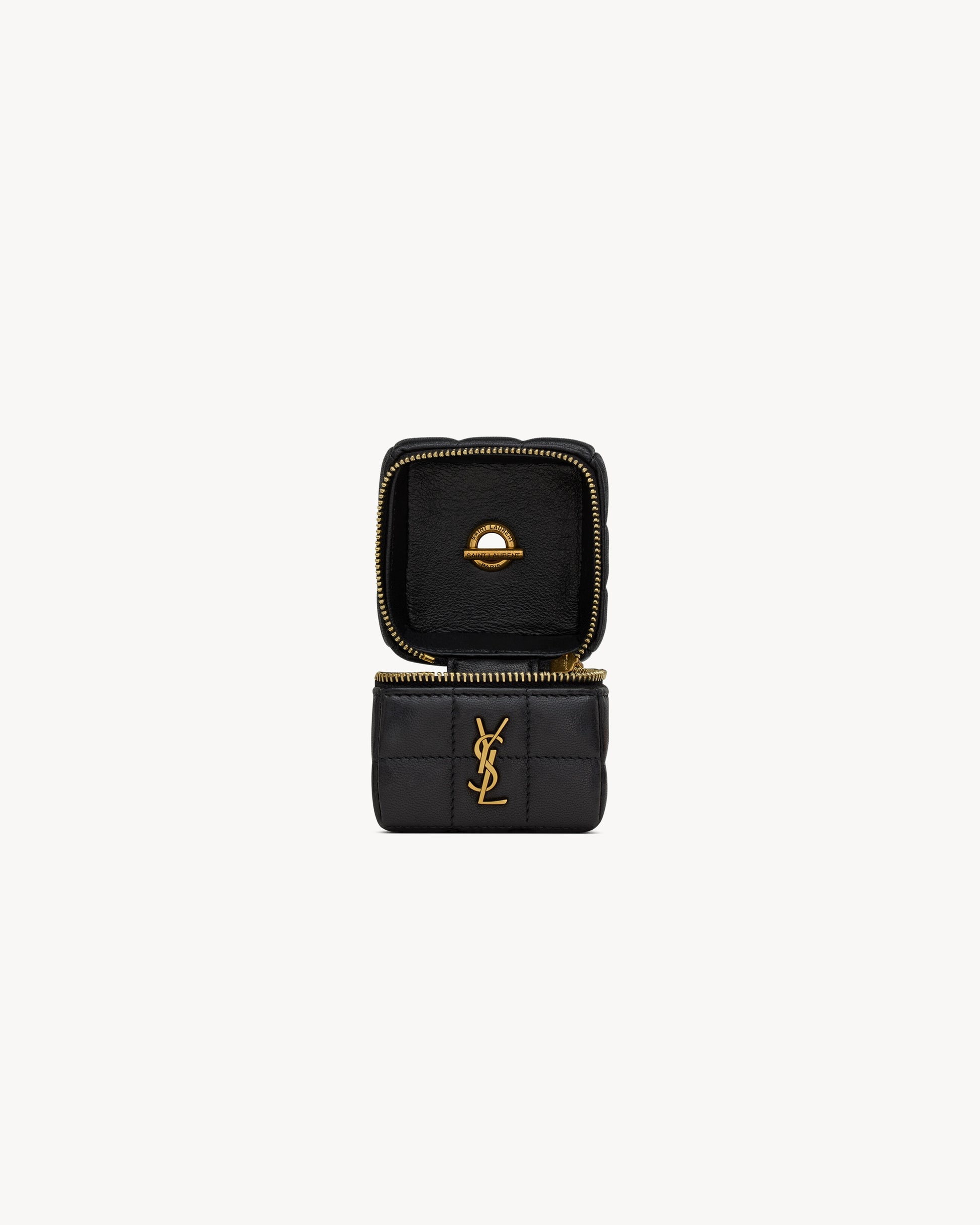 CASSANDRE MATELASSÉ CARRÉ mini cube on chain in lambskin