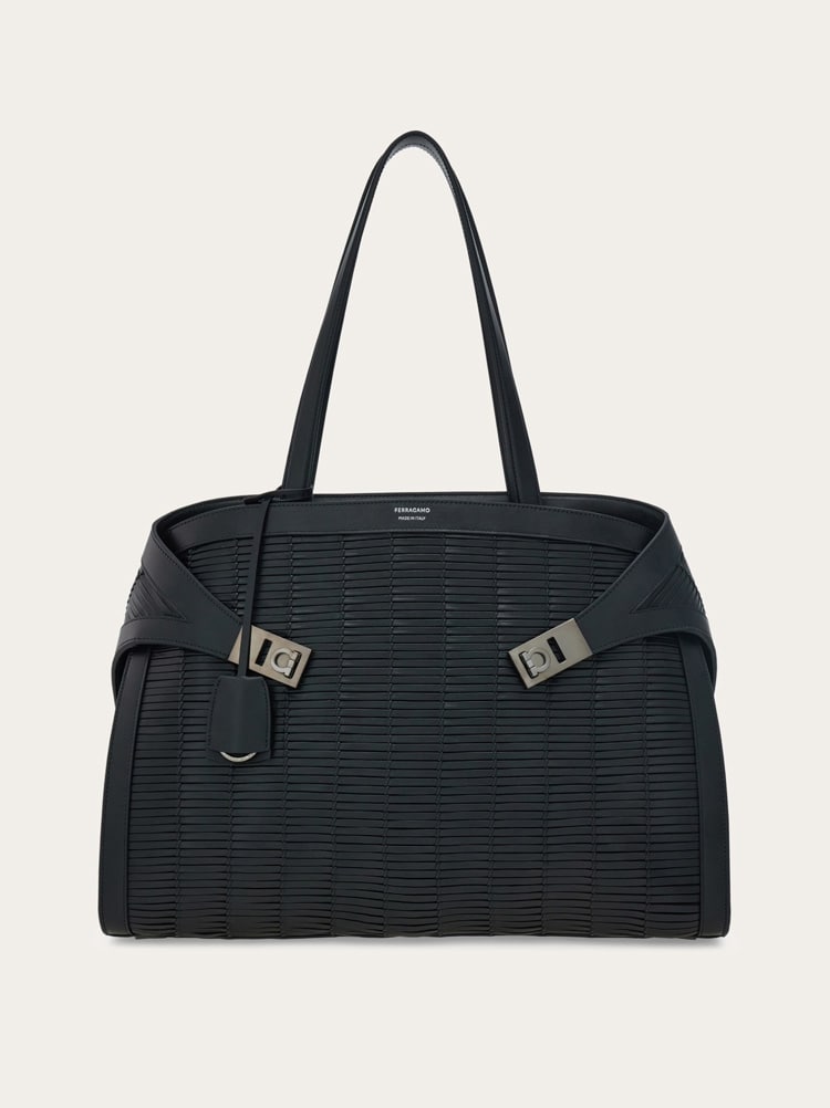 Hug shoulder bag