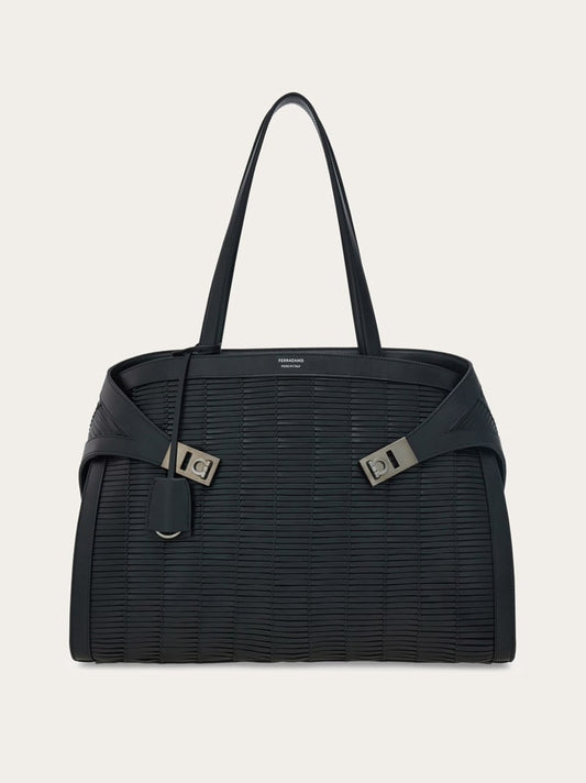 Hug shoulder bag