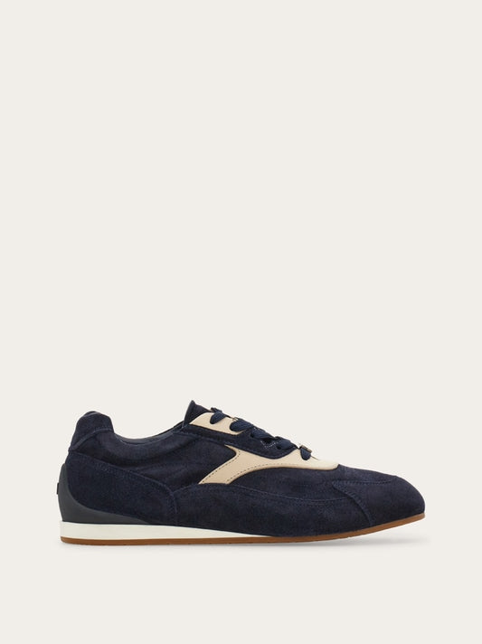 Low top sneaker