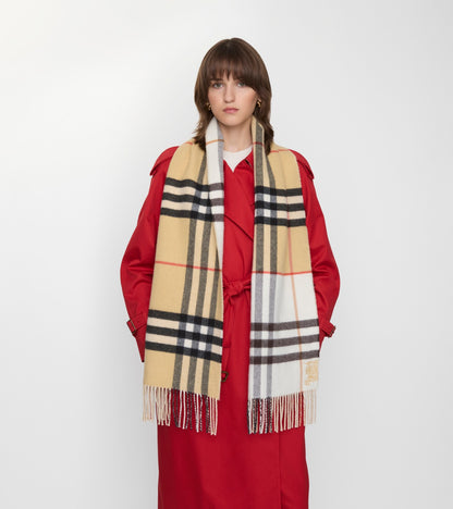 Contrast Check Cashmere Scarf in Sand beige/pebble white