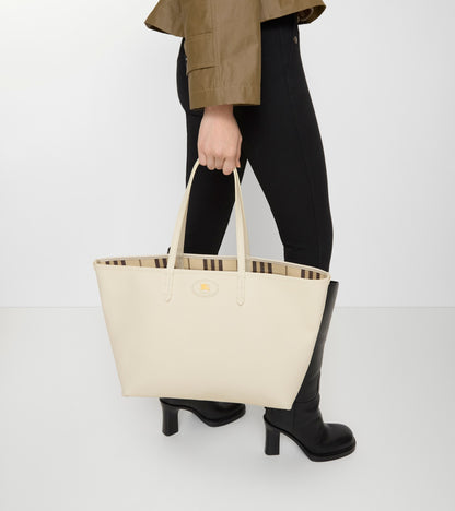 Medium Reversible Bloomsbury Tote in Soap beige/light beige