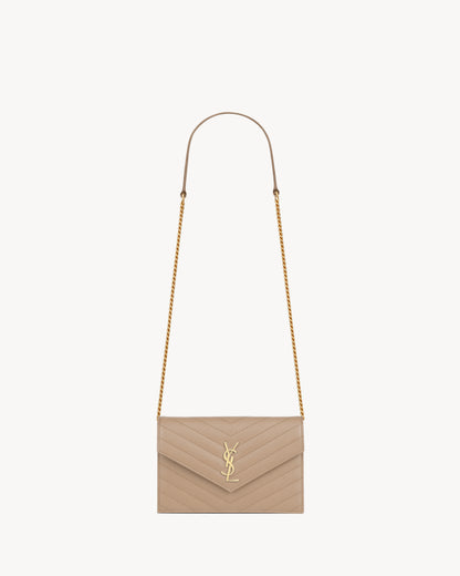 CASSANDRE ENVELOPE CHAIN WALLET IN GRAIN DE POUDRE LEATHER