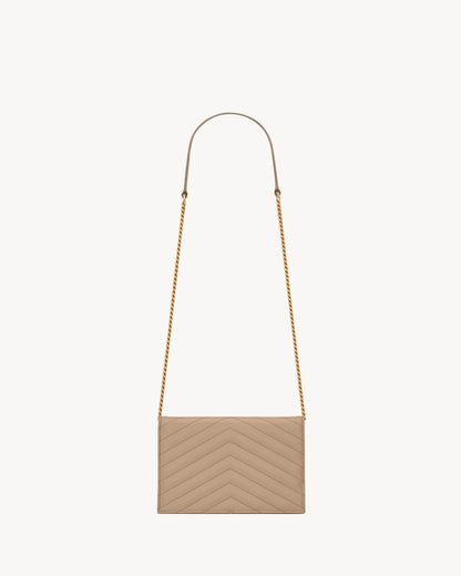 CASSANDRE ENVELOPE CHAIN WALLET IN GRAIN DE POUDRE LEATHER
