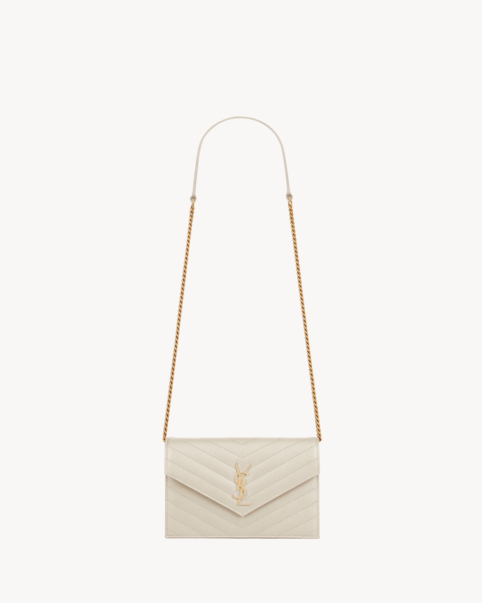 CASSANDRE ENVELOPE CHAIN WALLET IN GRAIN DE POUDRE LEATHER
