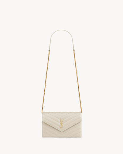CASSANDRE ENVELOPE CHAIN WALLET IN GRAIN DE POUDRE LEATHER