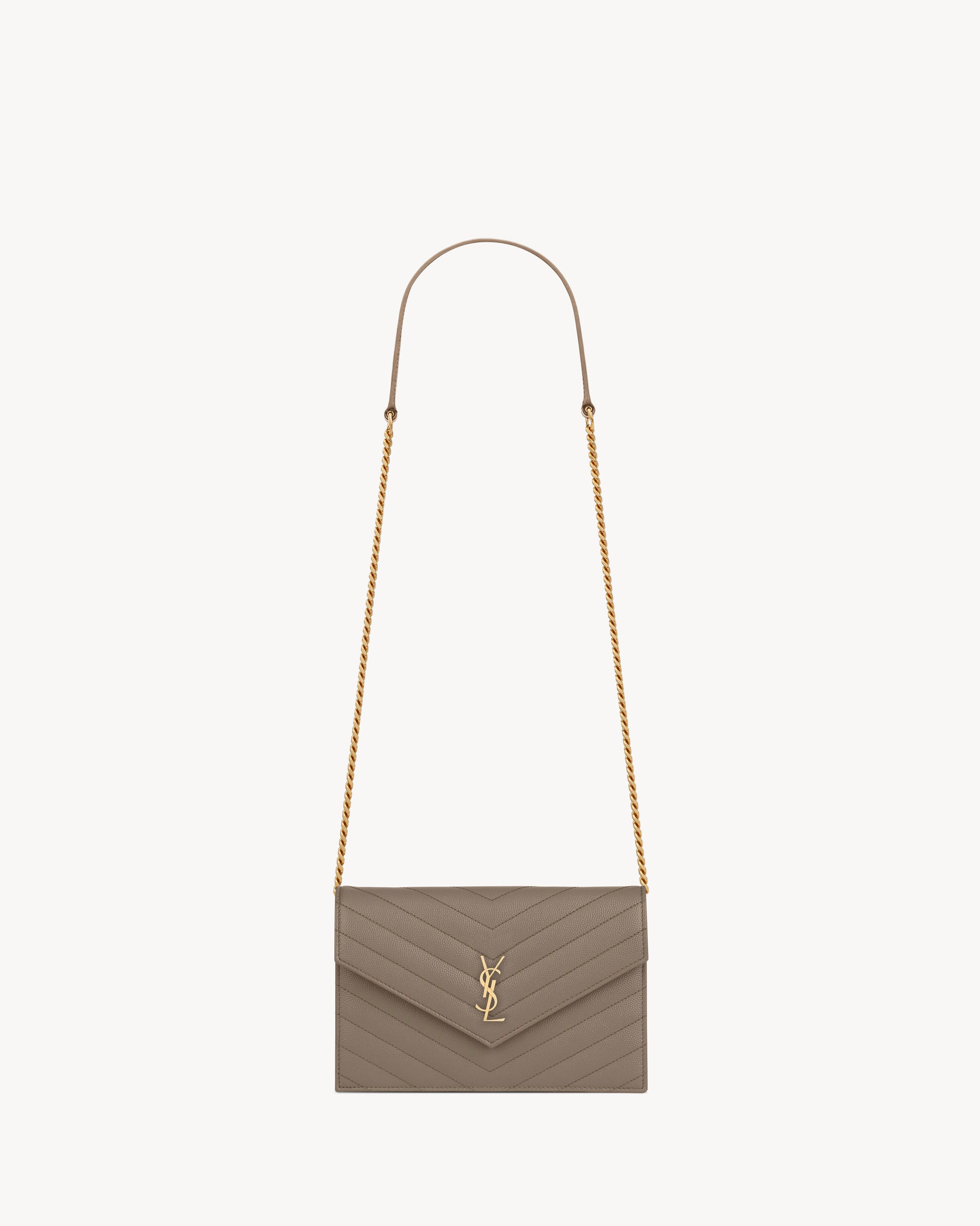 CASSANDRE envelope chain wallet in GRAIN DE POUDRE leather
