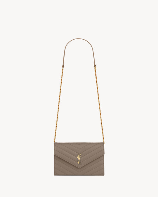 CASSANDRE envelope chain wallet in GRAIN DE POUDRE leather