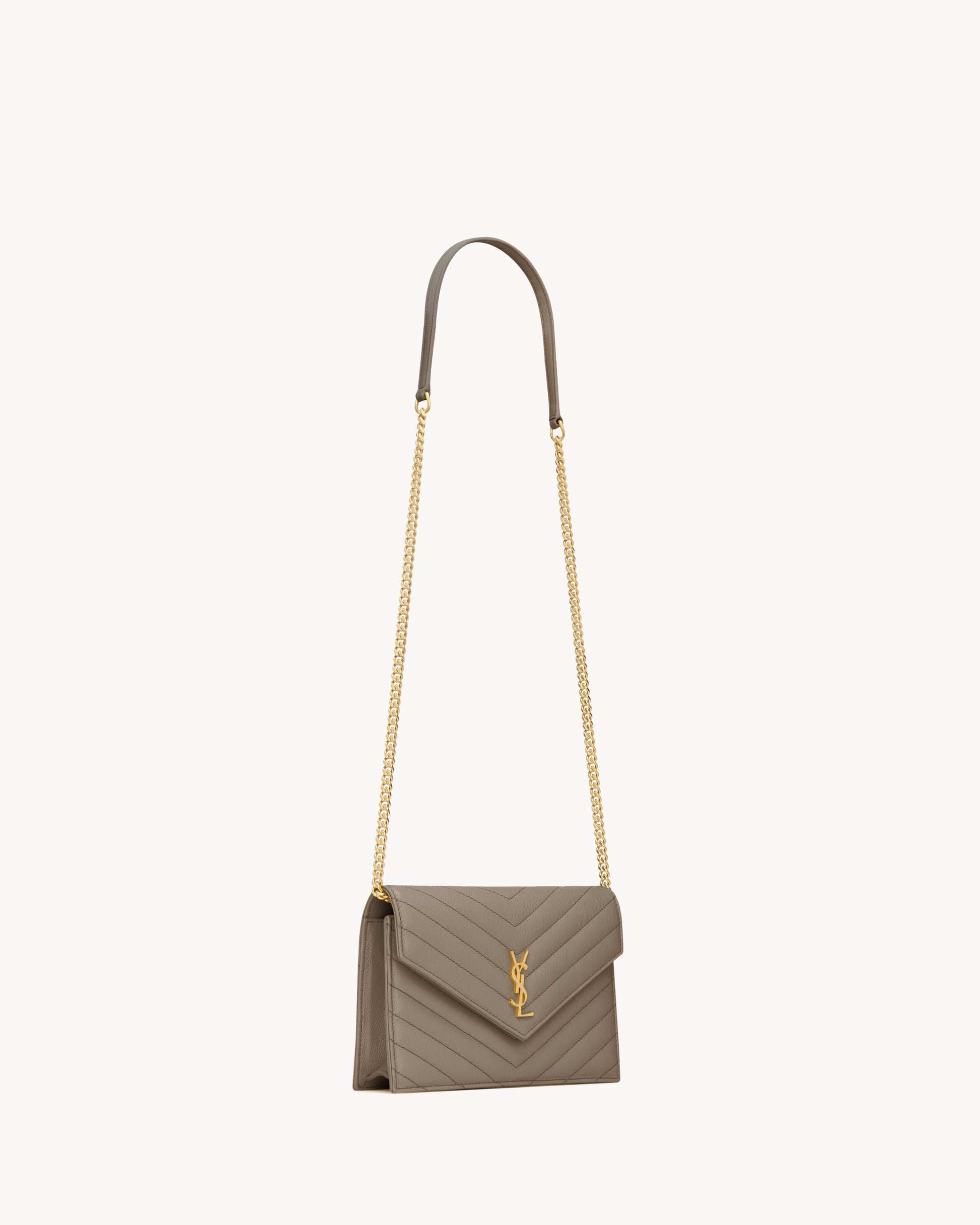 CASSANDRE envelope chain wallet in GRAIN DE POUDRE leather