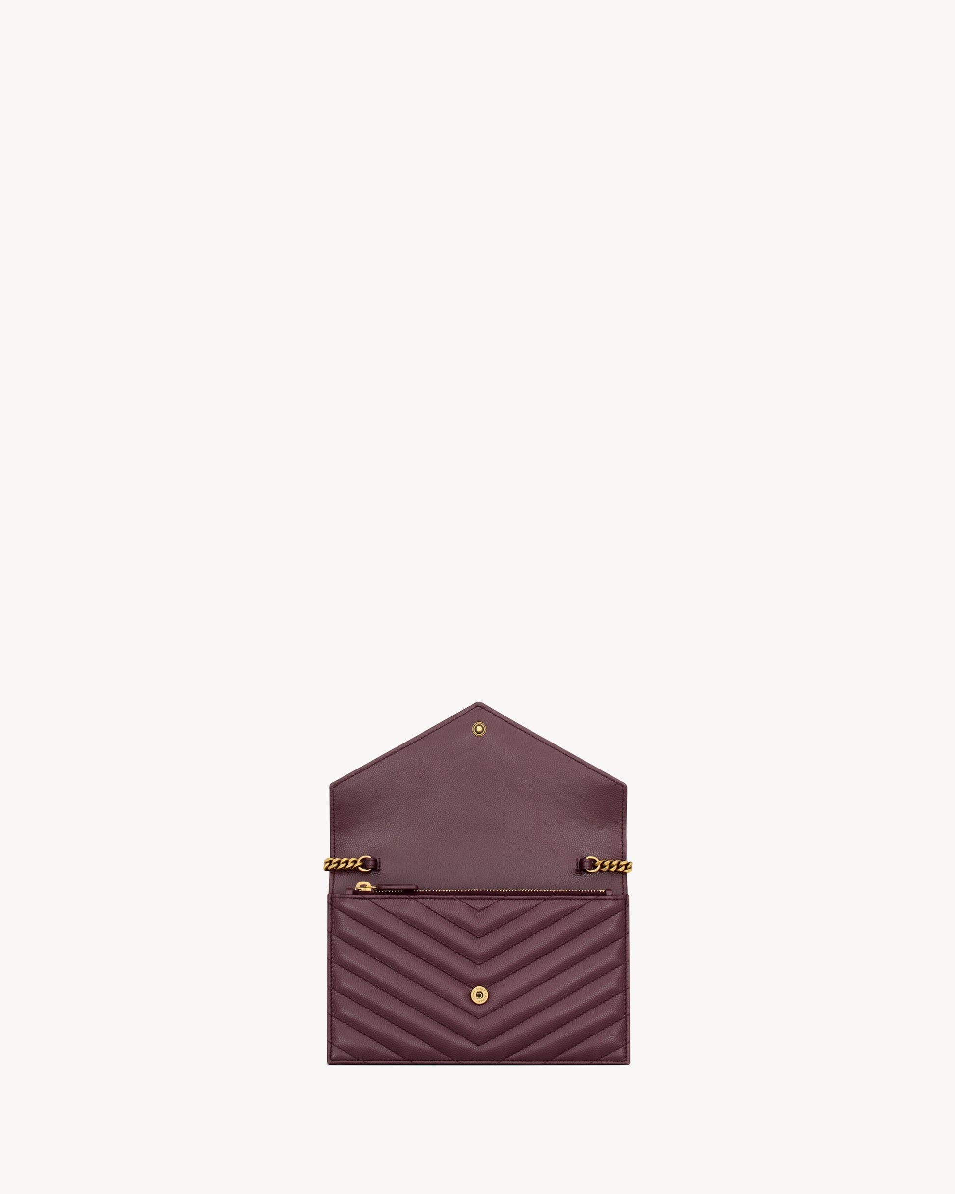 CASSANDRE envelope chain wallet in GRAIN DE POUDRE leather