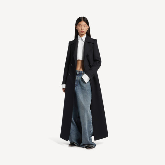Low crotch baggy jeans