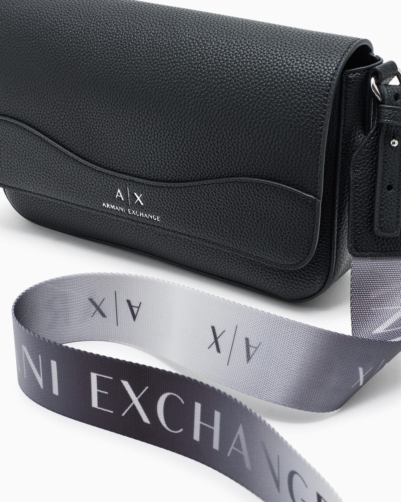 Shoulder bag with pebbled finish for woman