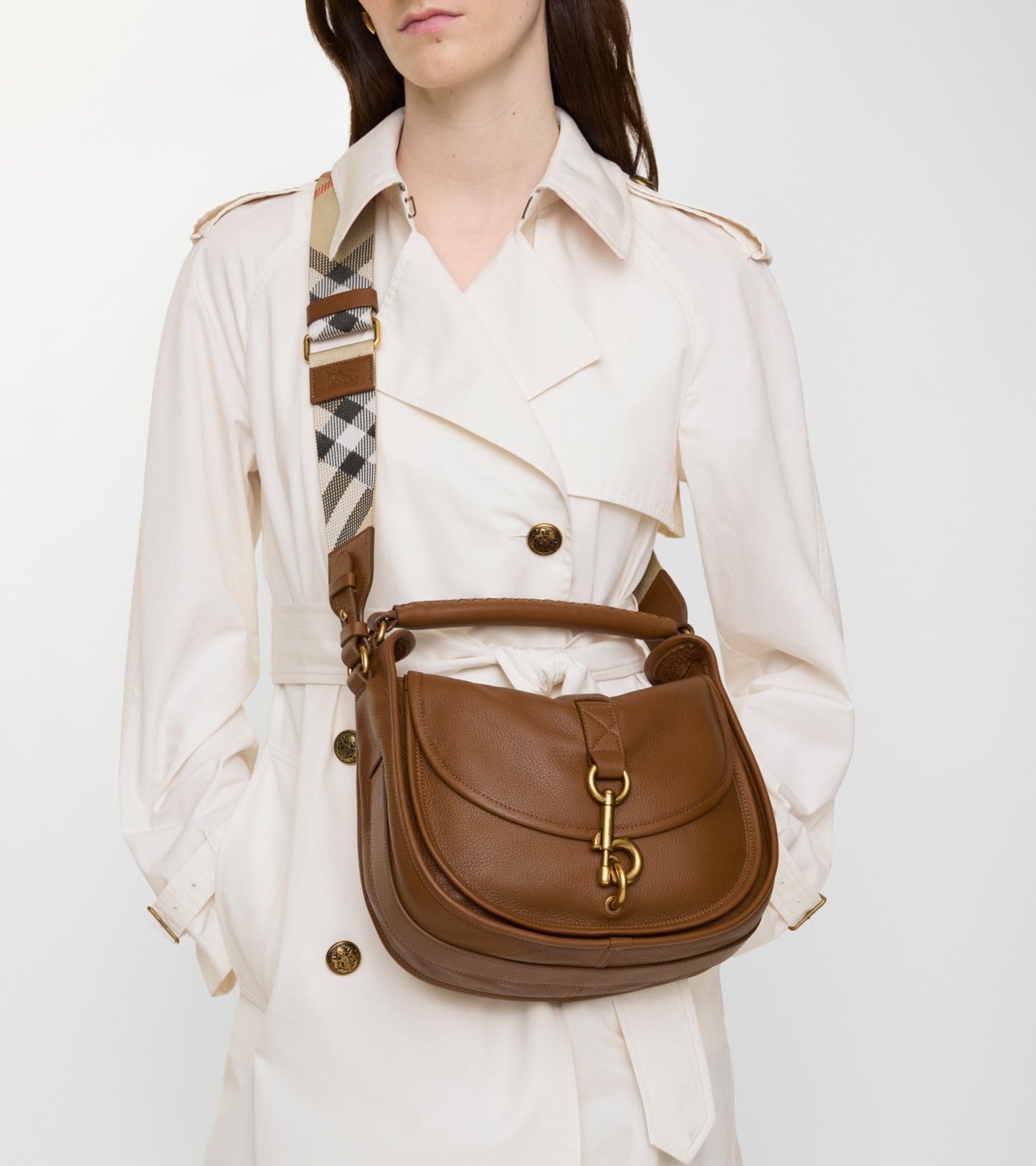 Small B Clip Messenger Bag in Hazel brown