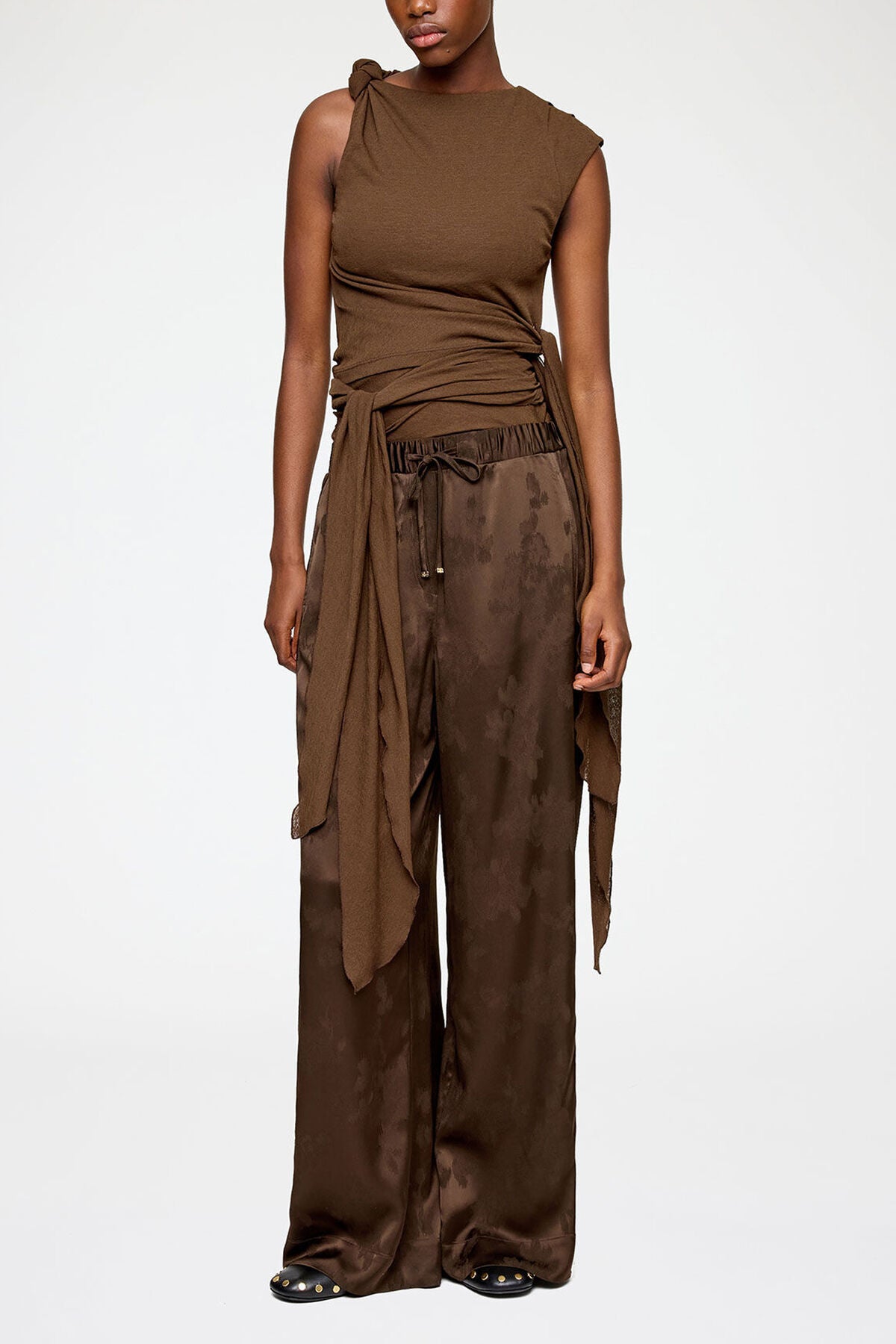 Trousers in Brown Satin