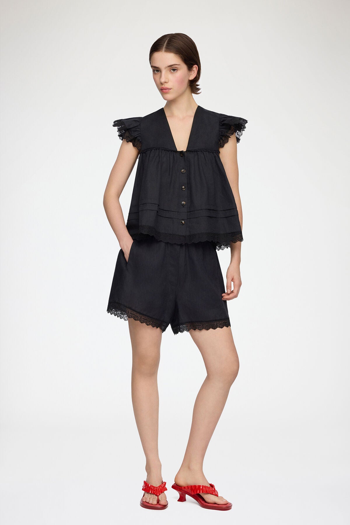 Shorts in Black Linen