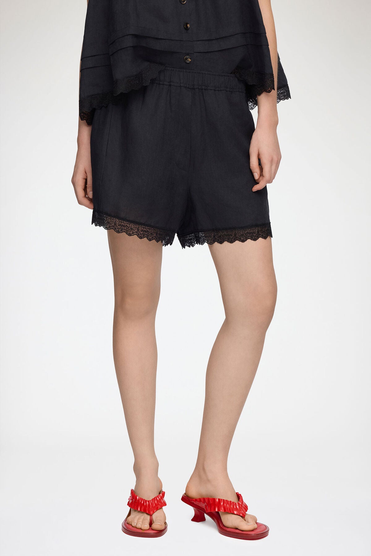 Shorts in Black Linen