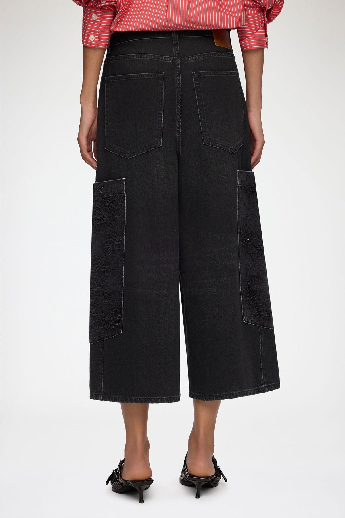 Cropped Cargo Jeans in Black Denim