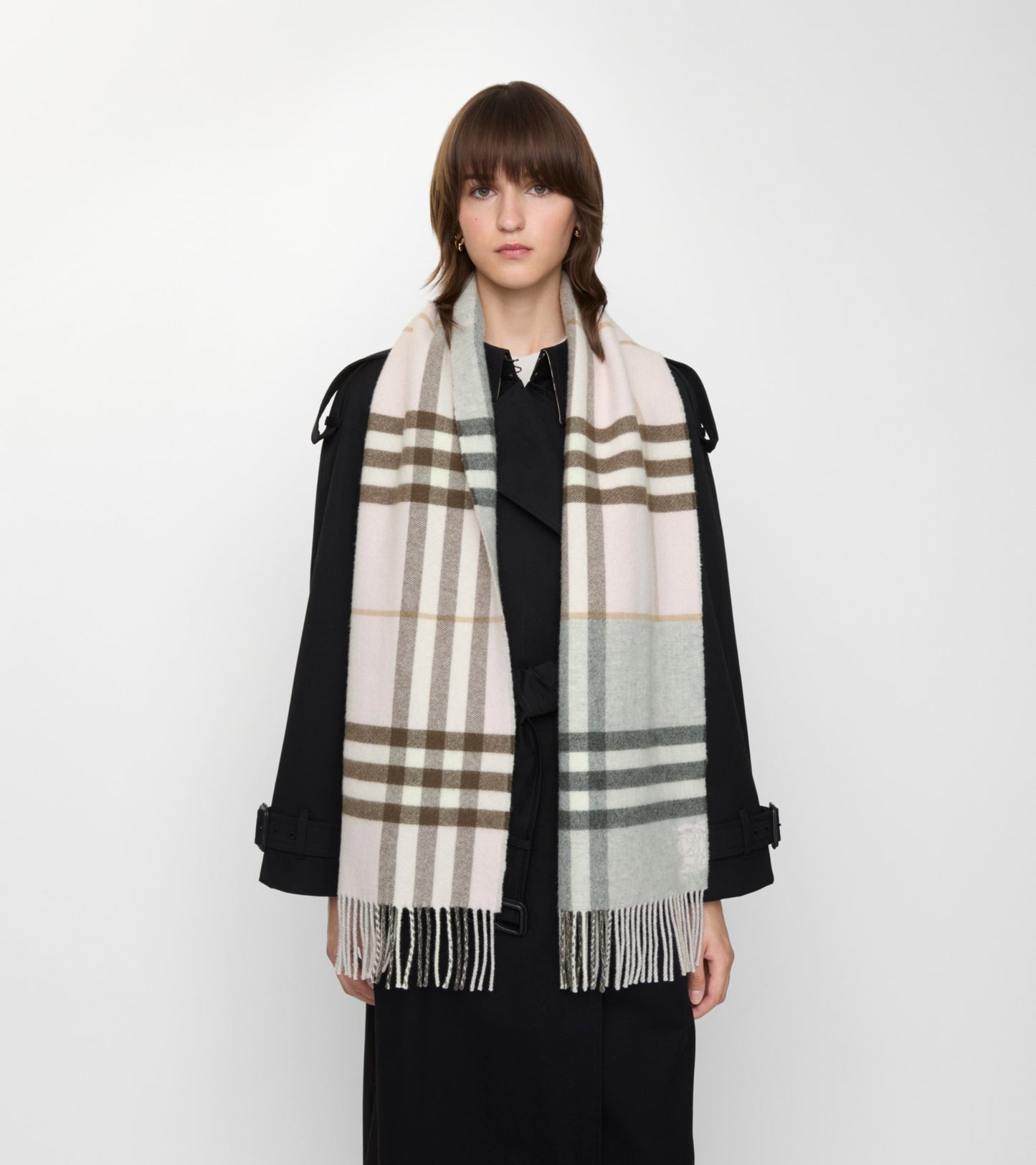 Contrast Check Cashmere Scarf in Bow pink/mitten grey