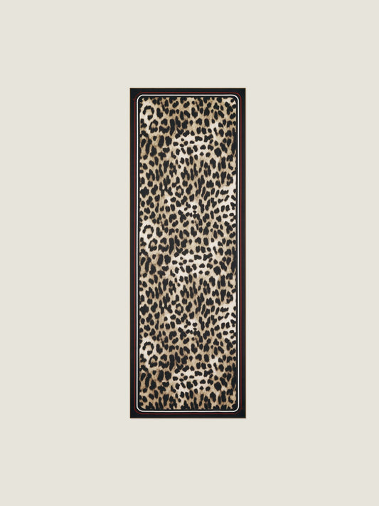 Stole in silk chiffon with leopard print