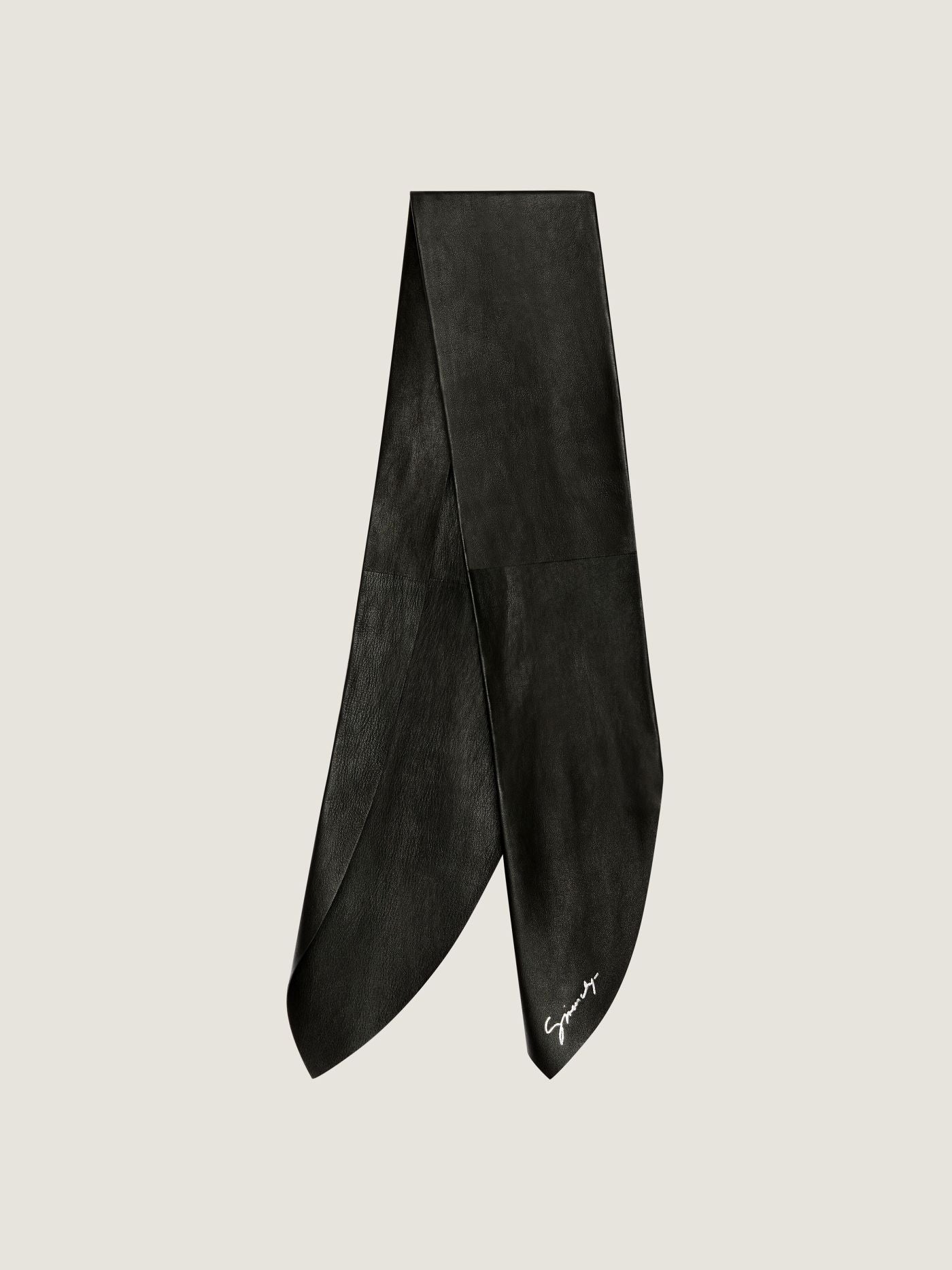 Scarf in leather