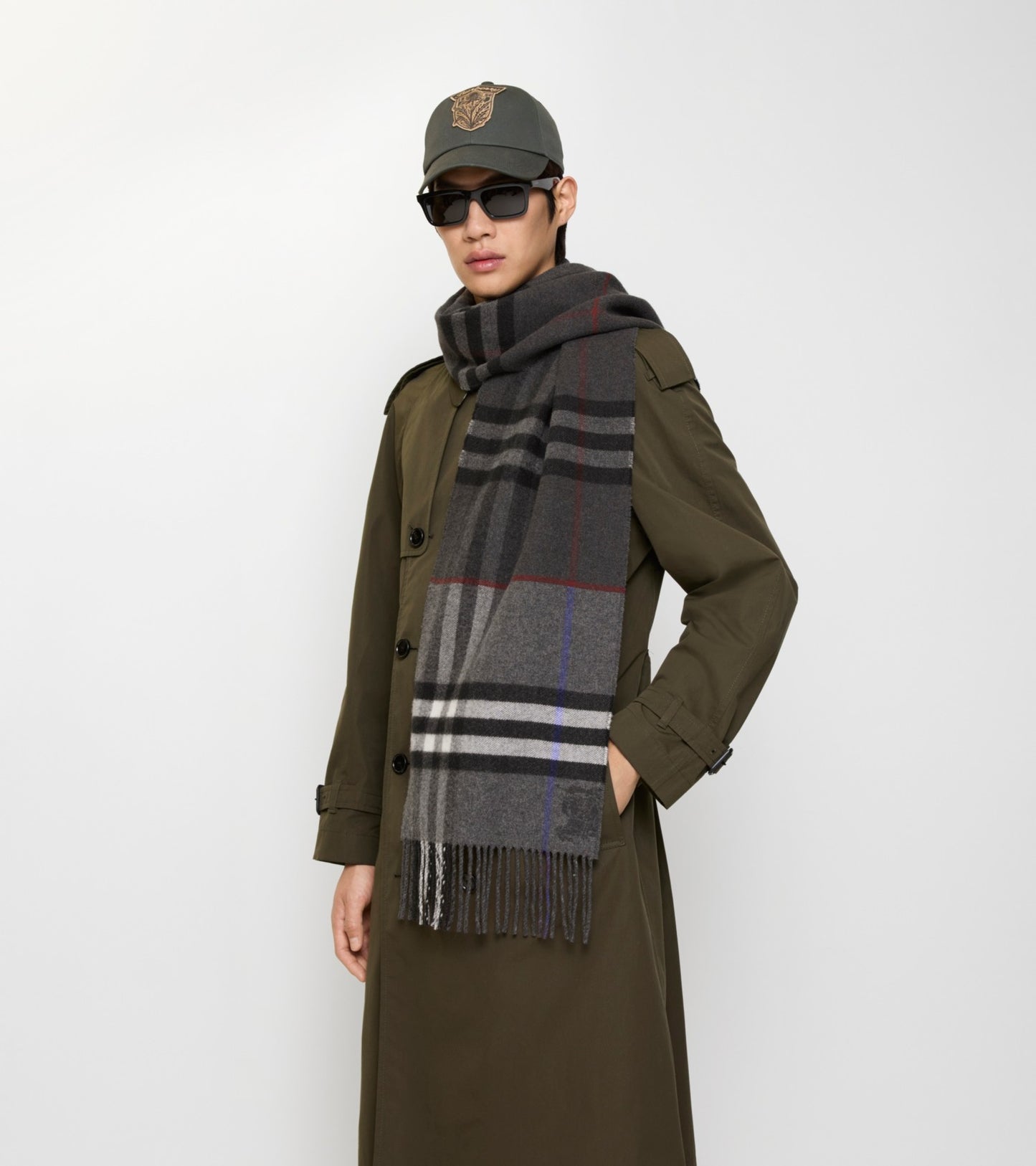 Contrast Check Cashmere Scarf in Marlborough grey/charcoal grey
